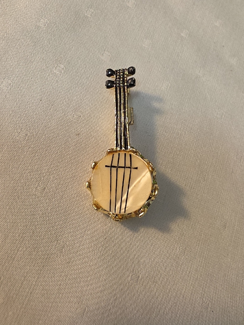 Banjo Brooch Pin in Gold and Cream